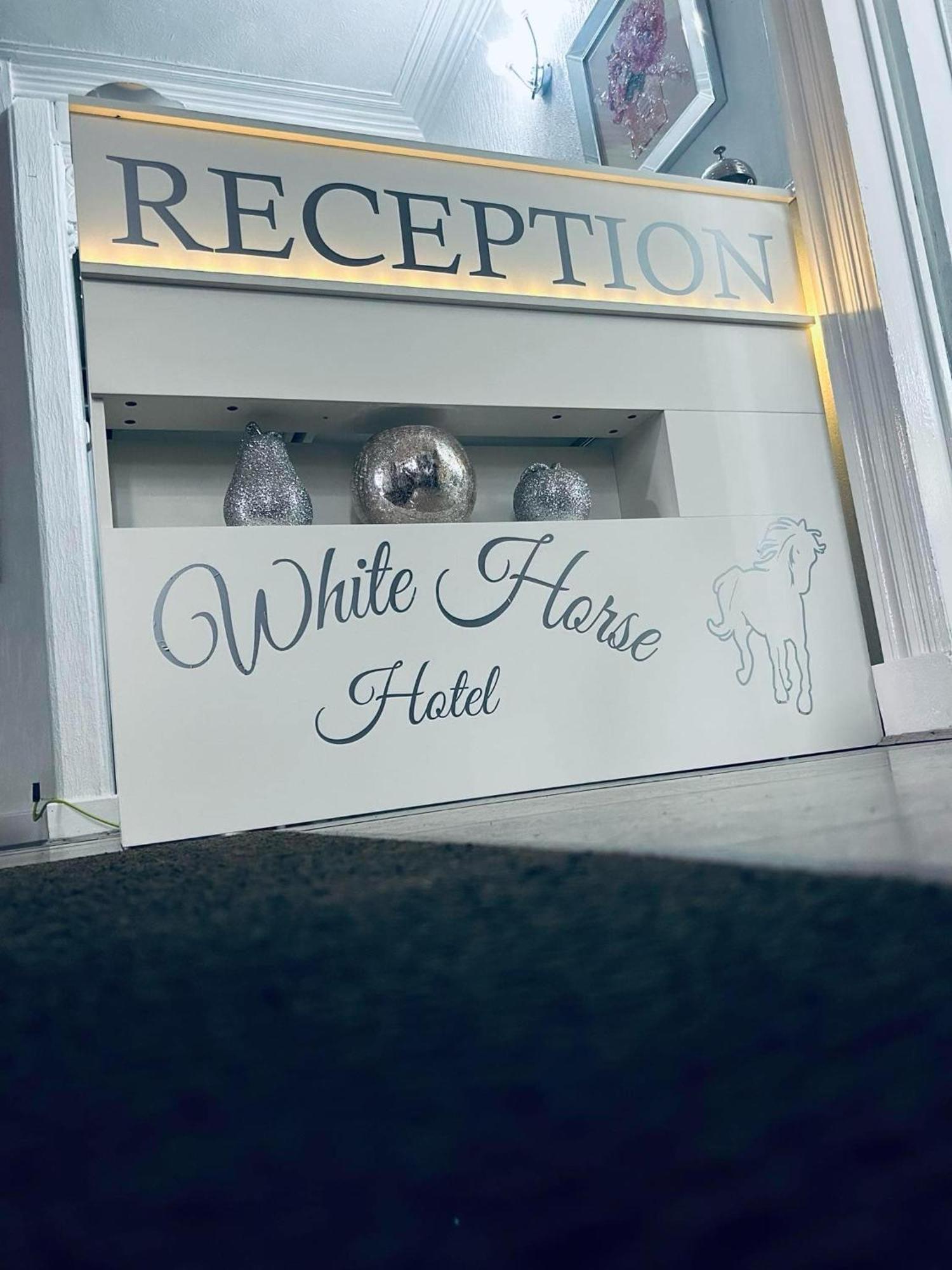 White Horse Hotel Strichen Exterior foto